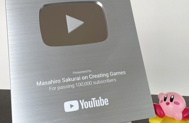 Willkürlich: Masahiro Sakurai zeigt seinen silbernen YouTube-Play-Button