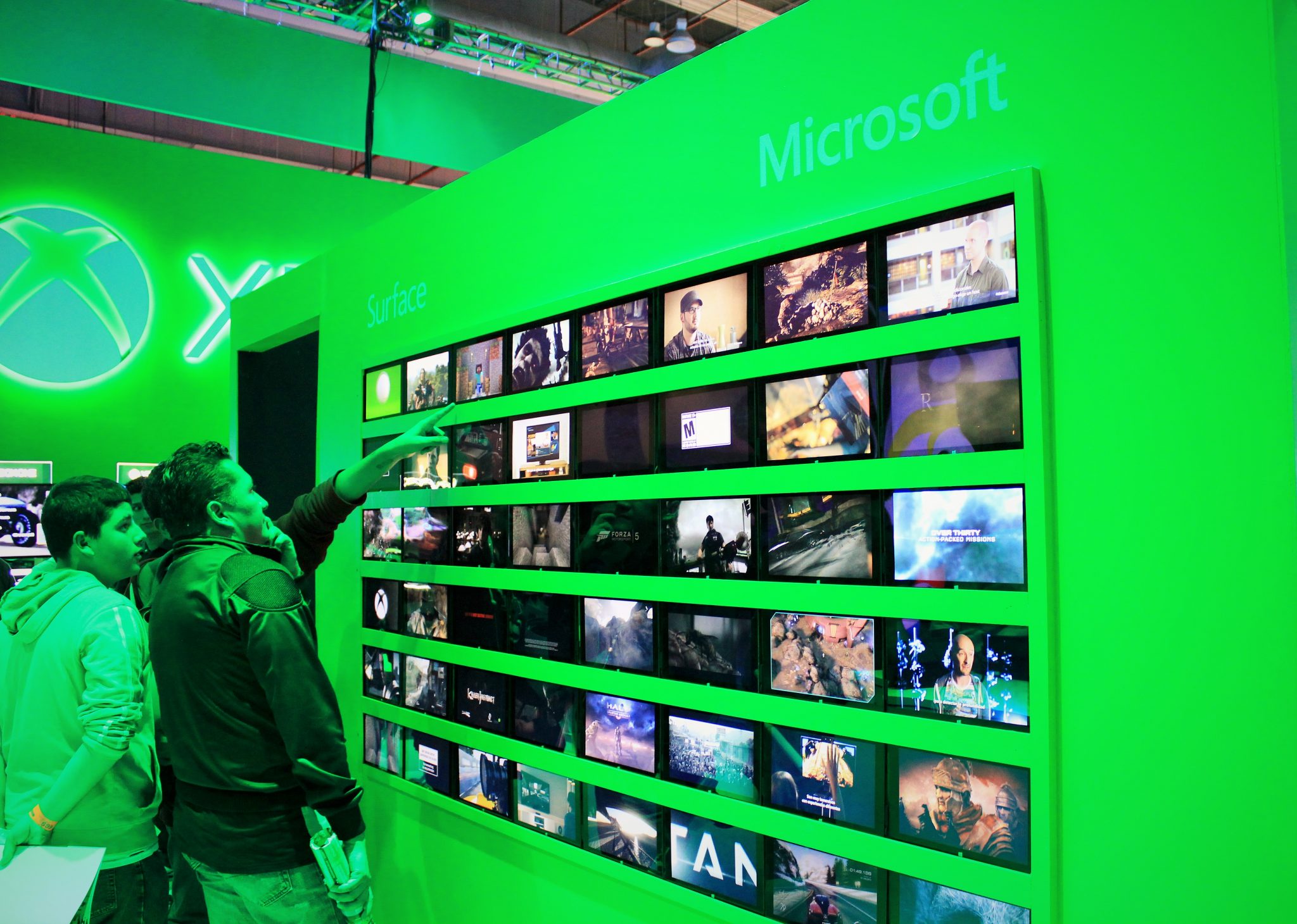 Gamers Get Hands-on with Xbox One at EGS Mexico