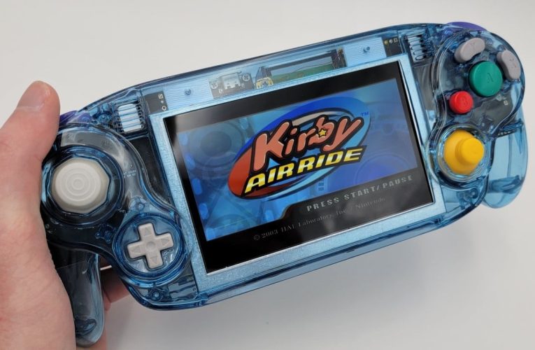 Aleatorio: Talented Console Modder Shows Off "Blue Crystal" Consola Wii/GameCube