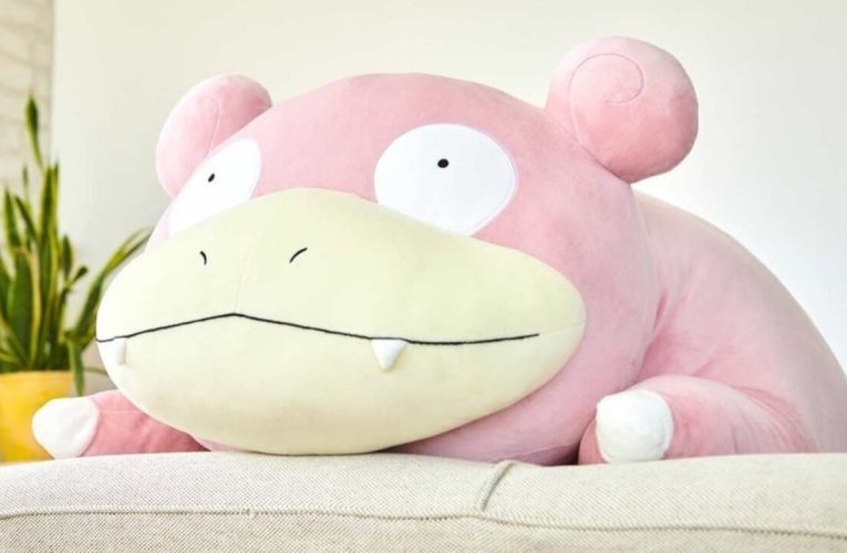 El peluche gigante Slowpoke del Centro Pokémon finalmente se lanzará en Occidente